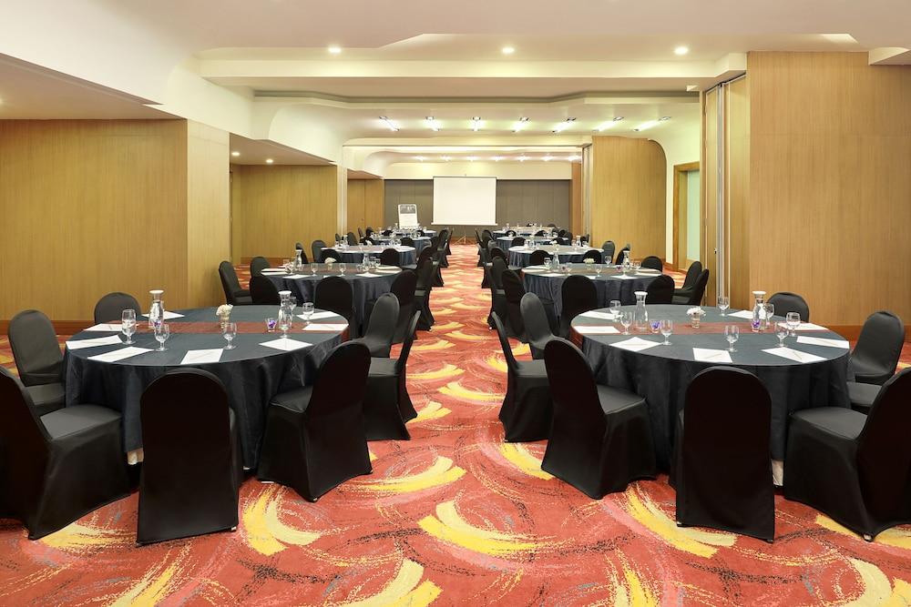Mercure Bandung Nexa Supratman Exterior foto
